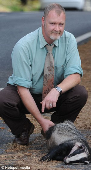 بريطاني يـستمتع بأكل الحيوانات النافقة لأكثر من 30 عاما