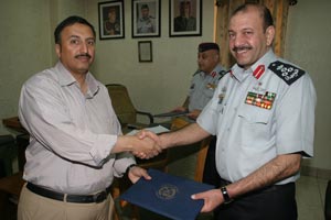 الدفاع المدني يخرج دورة مكافحة الحرائق وعمليات الإنقاذ لموظفي شركة عمليات الخفجي المشتركة الدفاع المدني يخرج دورة مكافحة الحرائق وعمليات الإنقاذ لموظفي شركة عمليات الخفجي المشتركة