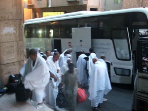 مجاهد: لن يسمح بمغادرة المركبات العمومية الى السعودية بدون تصريح حج وعمرة مجاهد: لن يسمح بمغادرة المركبات العمومية الى السعودية بدون تصريح حج وعمرة