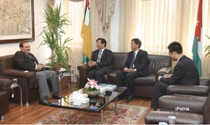 رئيس الجامعة الاردنية يبحث آفاق التعاون مع الملحق الثقافي الصيني رئيس الجامعة الاردنية يبحث آفاق التعاون مع الملحق الثقافي الصيني