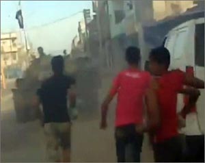 19 قتيلا وتواصل المظاهرات بسوريا  