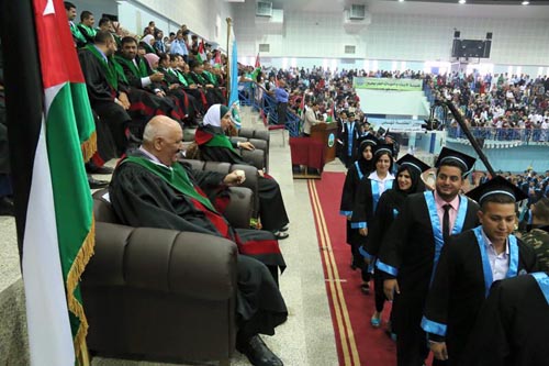 جامعة الزرقاء تحتفل بتخريج الفوج الثامن عشر من طلبتها جامعة الزرقاء تحتفل بتخريج الفوج الثامن عشر من طلبتها