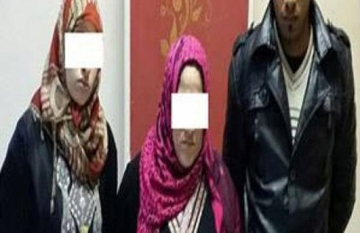 عصابة مصرية بها سيدتين متخصصة باستدراج الرجال وتصويرهم عُراة لابتزازهم عصابة مصرية بها سيدتين متخصصة باستدراج الرجال وتصويرهم عُراة لابتزازهم