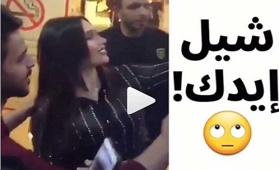 شاهد.. ردة فعل الدكتورة خلود بعد ان وضع معجب يده على كتفها! شاهد.. ردة فعل الدكتورة خلود بعد ان وضع معجب يده على كتفها!