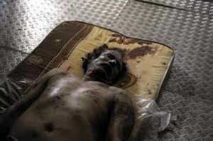 دفن جثمان القذافي في الصحراء الليبية في مراسم غير مشرفة