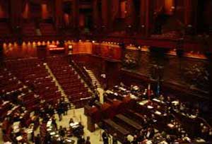 نواب ايطاليون يشتبكون بالايدي في معركة بشأن الاصلاحات