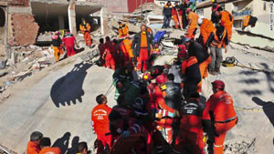 تركيا: الضحايا 535 وإنقاذ شاب بعد مرور 100 ساعة تحت الأنقاض