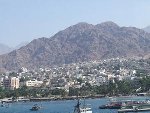 اعتصام في العقبة لتخفيض اسعار المياه والكهرباء اعتصام في العقبة لتخفيض اسعار المياه والكهرباء