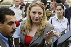 مذكرة اعتقال دولية بحق ارملة ياسر عرفات من محكمة تونسية