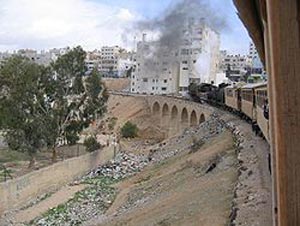مناقشة اعتداءات بائعي الخضار والملابس على سكة الحديد بالزرقاء مناقشة اعتداءات بائعي الخضار والملابس على سكة الحديد بالزرقاء