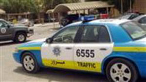 شابان كويتيان يمزقان ملابس 3 فتيات ويتركوهن بالملابس الداخلية في الشارع