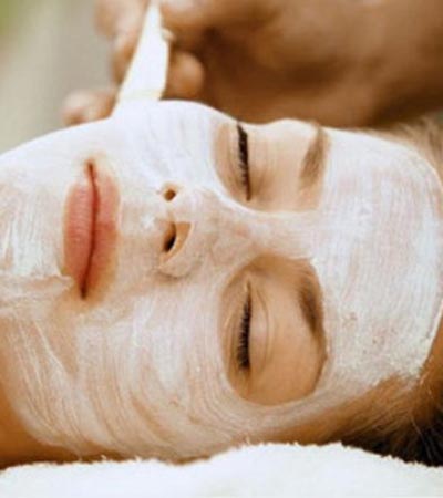طرق طبيعية رائعة لتصغير المسامات الكبيرة طرق طبيعية رائعة لتصغير المسامات الكبيرة