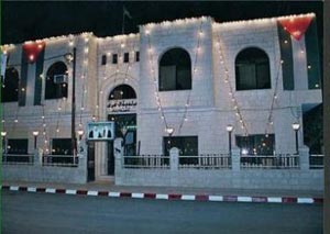 شكاوى من اعتداءات مقاولين على ارصفة شوارع بالمفرق شكاوى من اعتداءات مقاولين على ارصفة شوارع بالمفرق