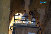 فتيات إيطاليات يرممن قصر عمرة في قلب الصحراء ( فيديو ) 