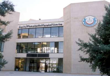وفاتان و21 اصابة جراء تصادم باص تابع لجامعة العلوم والتكنولوجيا وشاحنة وفاتان و21 اصابة جراء تصادم باص تابع لجامعة العلوم والتكنولوجيا وشاحنة