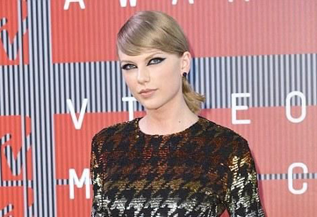 تايلور سويفت تهزم كيم كارداشيان وتتربع على عرش انستقرام