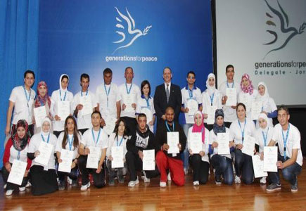 الأمير فيصل يرعى حفل تخريج المشاركين في دورة «أجيال السلام»