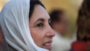 باكستان: توجيه التهمة رسمياً الى قائدين في الشرطة بقتل بوتو