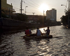 الفيضانات تقتل 500 وبانكوك مهددة   