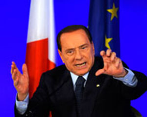 برلسكوني ينفي عزمه الاستقالة