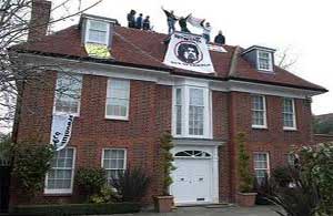 وضع اليد على أموال القذافي ببريطانيا