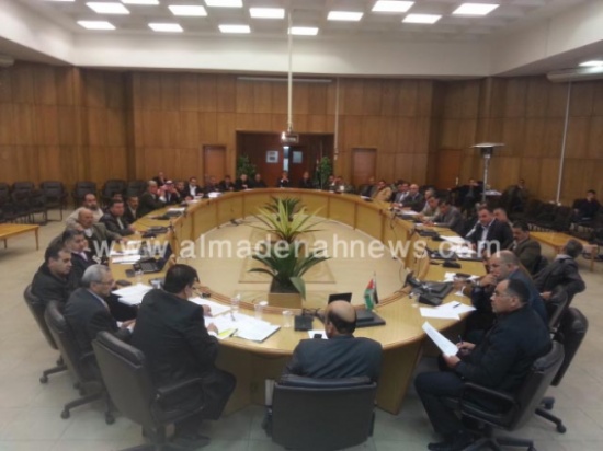 إربد : موظفو اليرموك يشلون حركة المياه في الشمال ( صور ) إربد : موظفو اليرموك يشلون حركة المياه في الشمال ( صور )