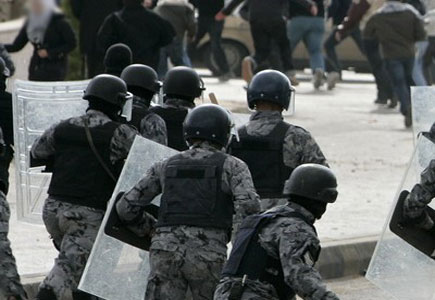 مشادة بين شاب وفتاة في وادي الحجر بالزرقاء تتطور لطوشة بين 300 شخص والدرك يتدخل مشادة بين شاب وفتاة في وادي الحجر بالزرقاء تتطور لطوشة بين 300 شخص والدرك يتدخل