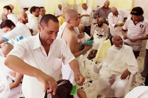 100 سعودي يشاركون في أكبر تجمع عالمي لحلق الرؤوس