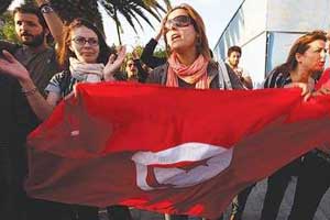 تونسيون ينددون بالتدخل القطري في شؤون بلادهم