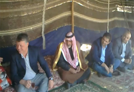 الملك في زيارة خاصة الى اللواء المتقاعد صايل الرشايدة ( فيديو ) الملك في زيارة خاصة الى اللواء المتقاعد صايل الرشايدة ( فيديو )