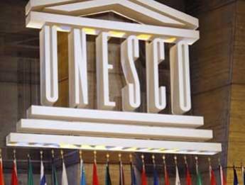 اليونسكو تعلق برامجها بعد قرار اميركي بوقف المساعدات  