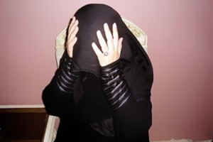 سعودية تقتل والدتها وشقيقها وهميا هربا من الزواج