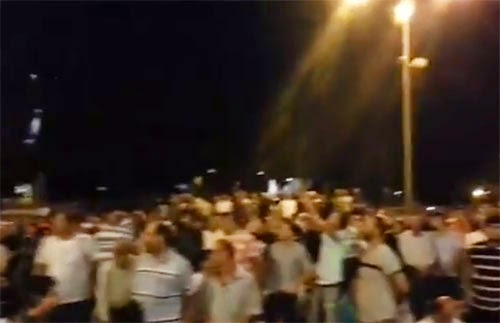 فرحة المصلين في المسجد الأقصى بصواريخ القسام