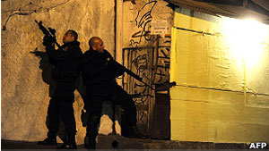 الشرطة البرازيلية تستهدف عصابات المخدرات في ريو قبل كأس العالم