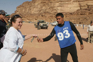 الاميرة عالية تتوج الفائزين بالقاب سباق وادي رم  ( صور )