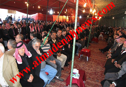احداث الرمثا : اجتماع عشيرة الزعبي ووالد نجم  يهاتف المدينة نيوز  ( شاهدوا الصور ) 