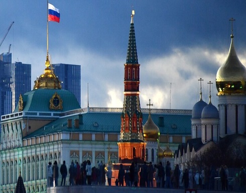 الكرملين يأمل بإجراء اتصالات بين بوتين وشولتس بشأن طرد الدبلوماسيين