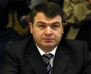 وزير الدفاع الروسي يقول ان منظومات بلاده الجوية قادرة على مواجهة حتى الصواريخ فوق الصوتية