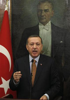 رئيس الوزراء التركي يدعو الرئيس السوري للتنحي