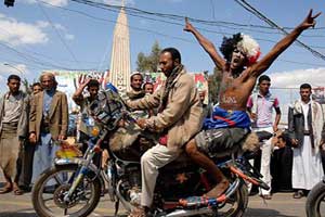 صالح يؤكد أن الاتصالات جارية لترتيبات توقيع المبادرة الخليجية