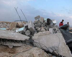 هدم مسجد ومنازل بالضفة    