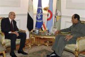 البرادعي يزيد الضغوط على المجلس العسكري الحاكم في مصر