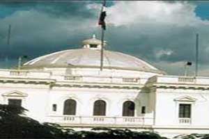 الناخبون المصريون ينتخبون الاثنين اعضاء مجلس الشعب 