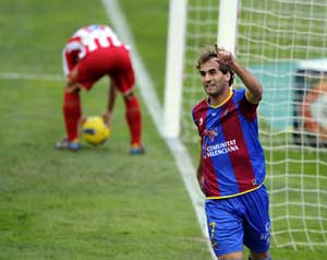 ليفانتي يسحق خيخون برباعية نظيفة 