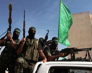 حماس: المقاومة الشعبية لا تلغي المسلحة 