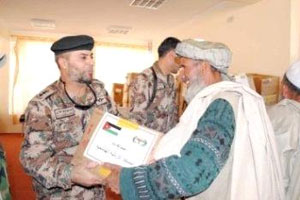 الحماية الاردنية بولاية هلمند في افغانستان توزع مساعدات انسانية الحماية الاردنية بولاية هلمند في افغانستان توزع مساعدات انسانية