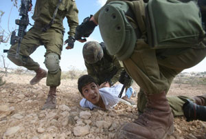 اسرائيل تعتقل فلسطينيا عائدا من الاردن بعد تلقيه العلاج 