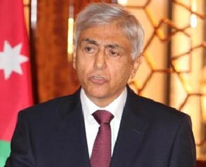 العمل تؤكد وقوفها على مسافة واحدة من النقابات وأرباب العمل  