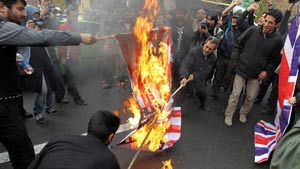 لندن تحذر إيران من عواقب مهاجمة سفارتها ومجلس الأمن يندد