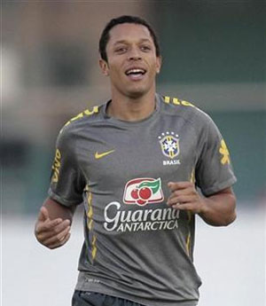 برشلونة يفقد ادريانو لمدة أسبوع بسبب الاصابة